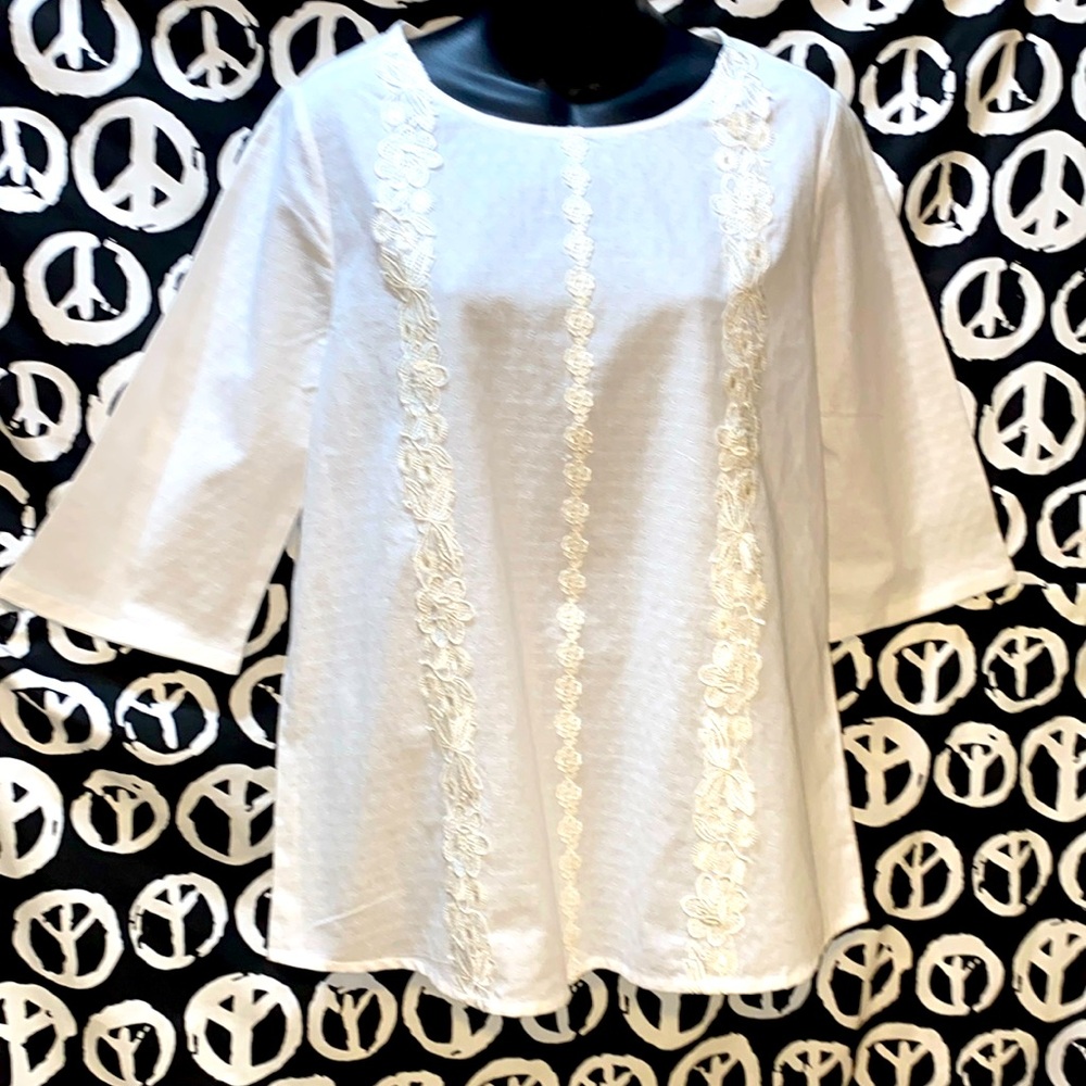 RETRO THREADS Elegant White Scoop neckline, Lace Trim 3/4 Sleeve Top